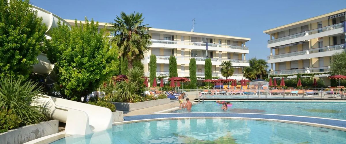 obiekt, basen, zjeżdżalnia