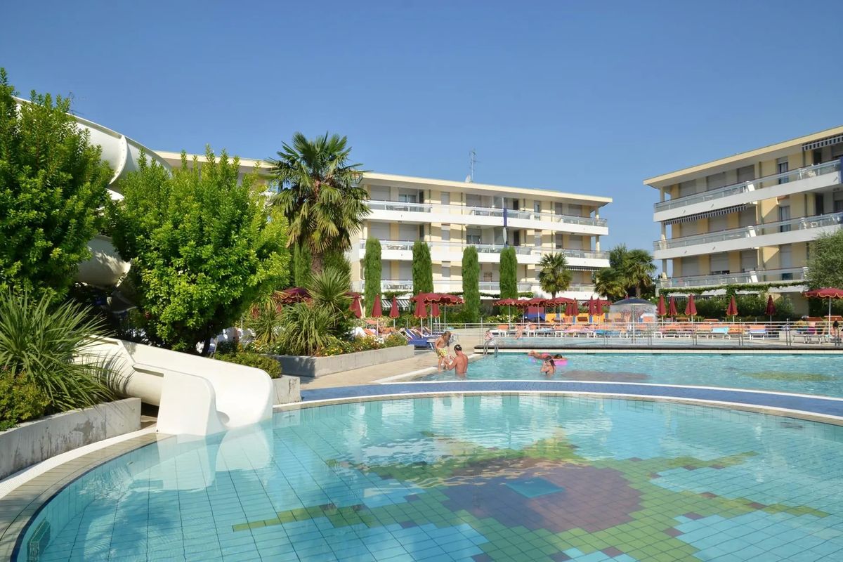 obiekt, basen, zjeżdżalnia