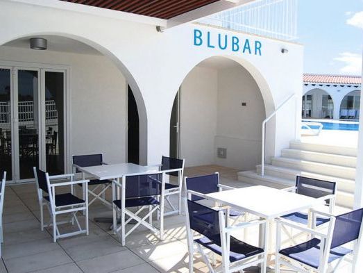 teren hotelu, basen, pool bar