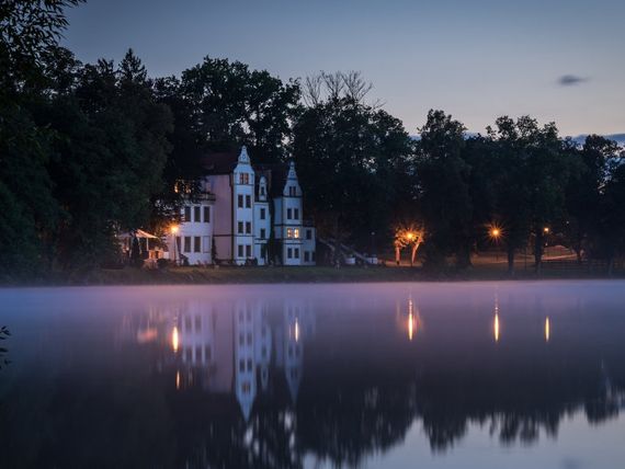 budynek główny, teren hotelu