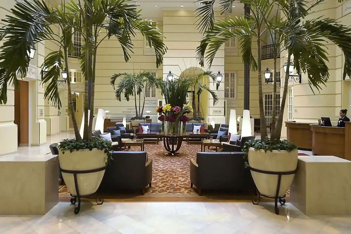 budynek główny, recepcja / lobby, teren hotelu