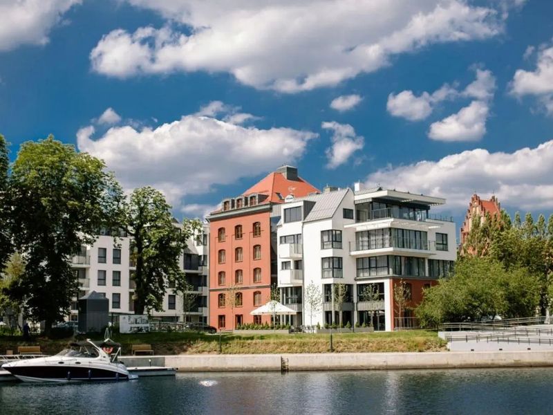 Almond Business & SPA