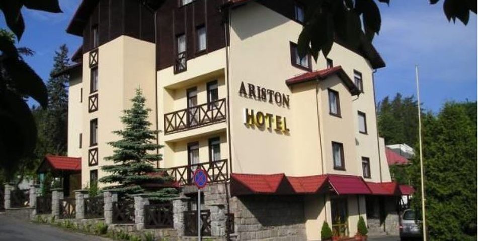 obiekt, budynek główny, teren hotelu