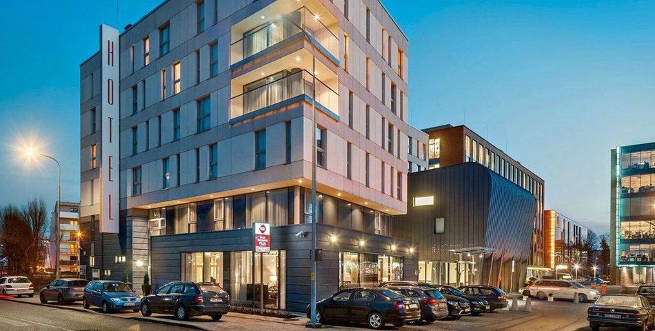 obiekt, budynek główny, teren hotelu