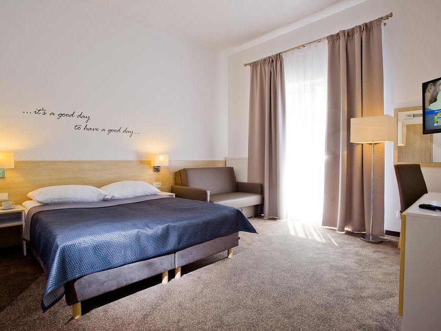 budynek główny, teren hotelu, pokój
