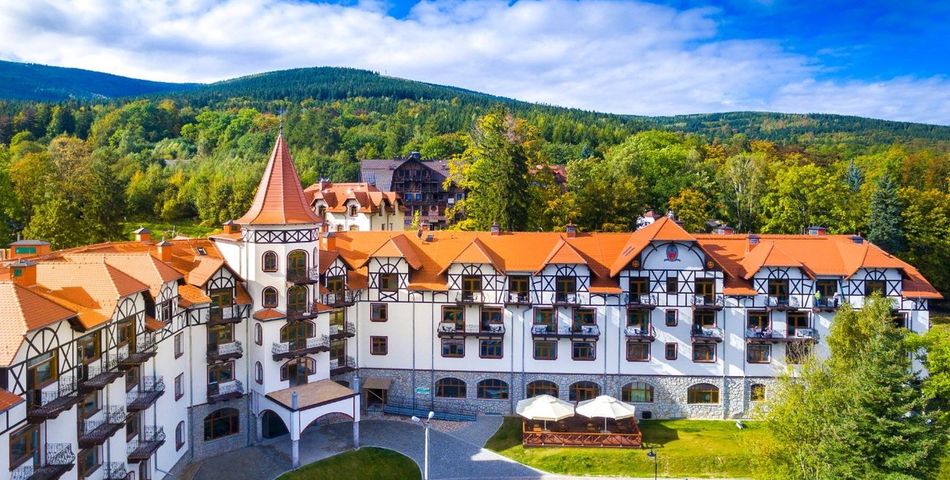 obiekt, budynek główny, teren hotelu