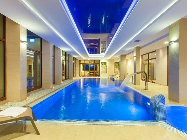 budynek główny, teren hotelu, basen, sport i rekreacja