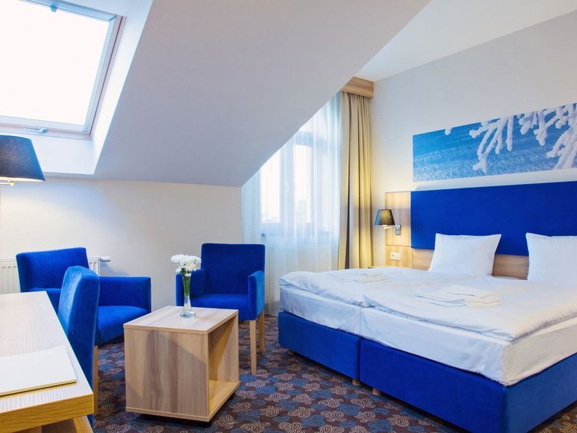budynek główny, teren hotelu, pokój