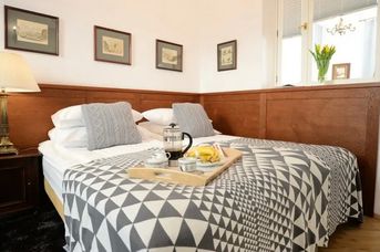 Crystal Suites Old Town