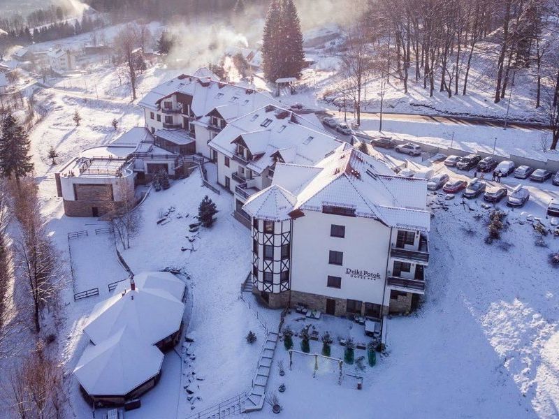 obiekt, budynek główny, teren hotelu