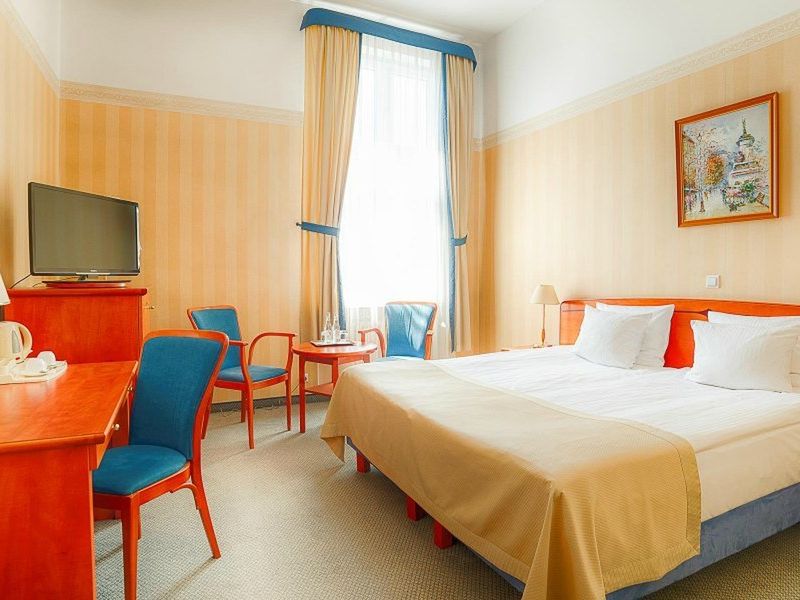 budynek główny, teren hotelu, pokój