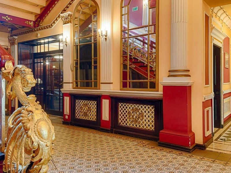 obiekt, budynek główny, teren hotelu