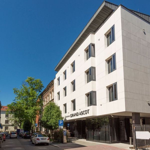 Grand Ascot Hotel