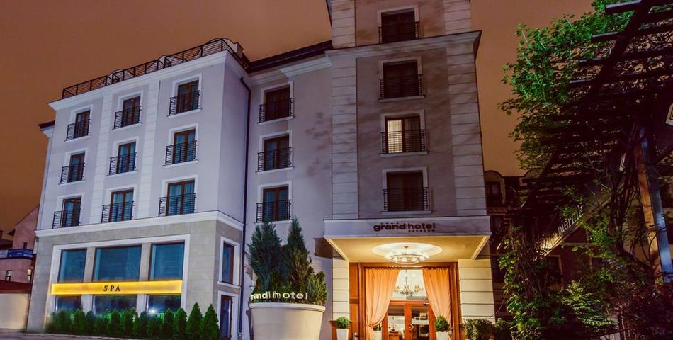 budynek główny, teren hotelu