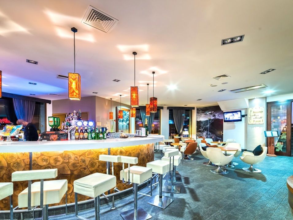 budynek główny, teren hotelu, drink bar