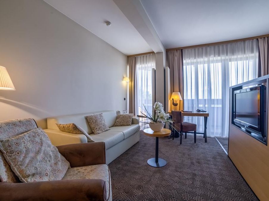 budynek główny, teren hotelu, pokój