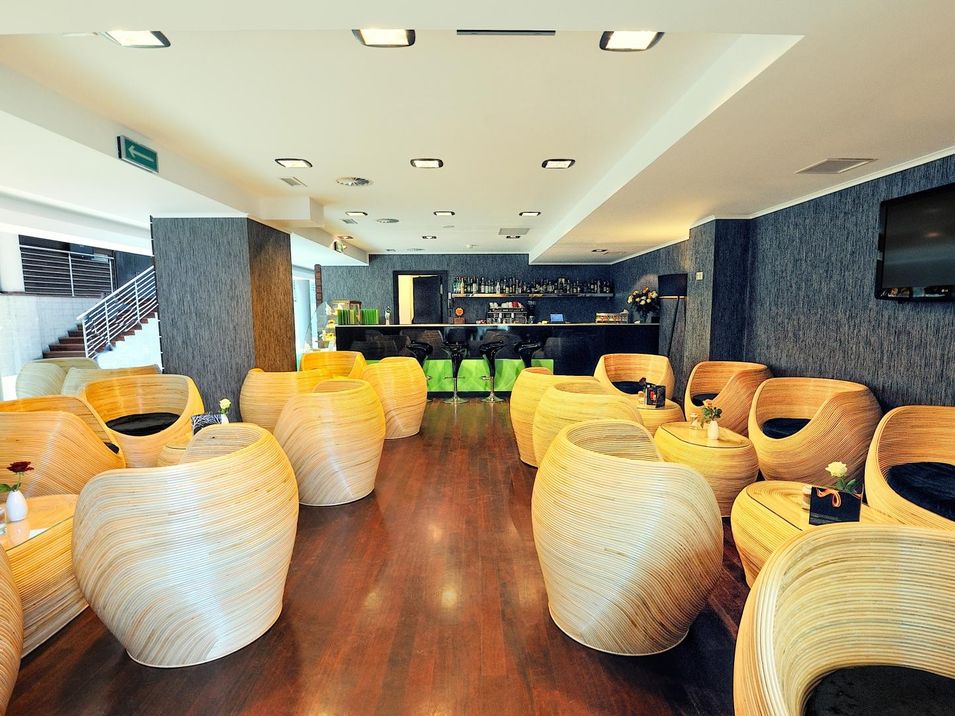 teren hotelu, restauracja, kawiarnia