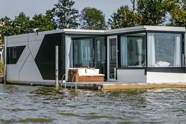 HT Houseboats