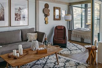 HT Houseboats