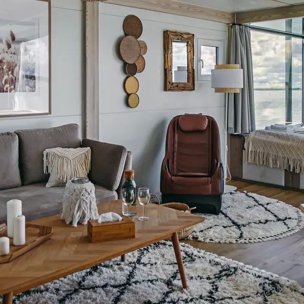 HT Houseboats