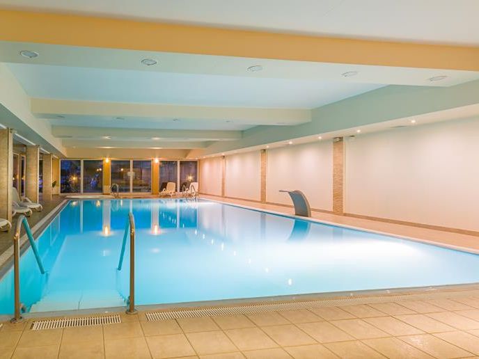budynek główny, teren hotelu, basen
