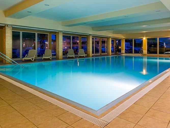 budynek główny, teren hotelu, basen, sport i rekreacja, rozrywka