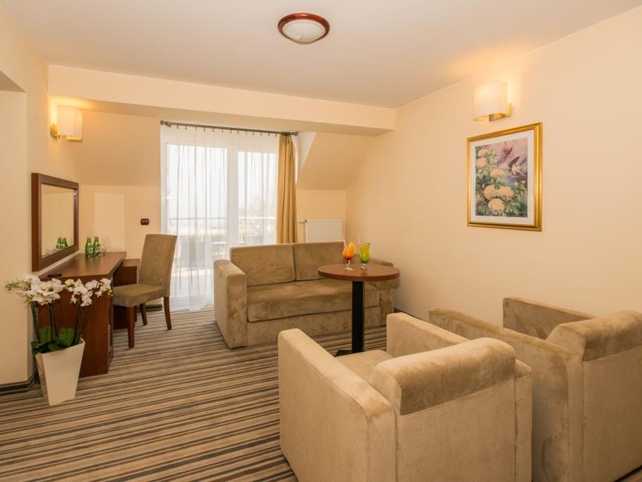 budynek główny, teren hotelu, pokój, apartament