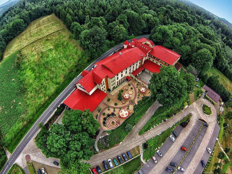 budynek główny, teren hotelu