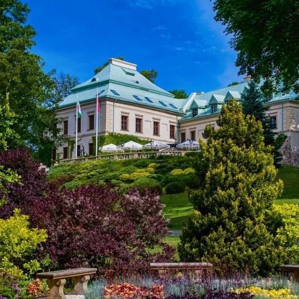 Manor House — Chlewiska, Polska