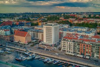Marina Club
