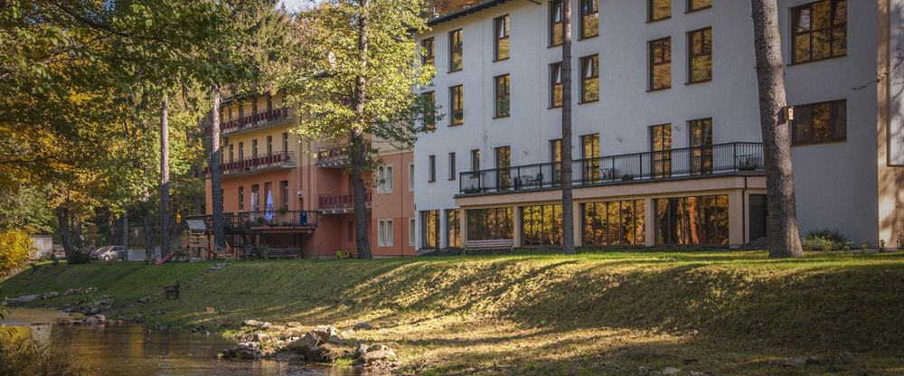 budynek główny, teren hotelu