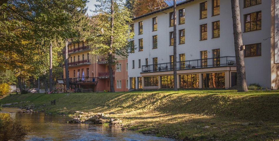 budynek główny, teren hotelu