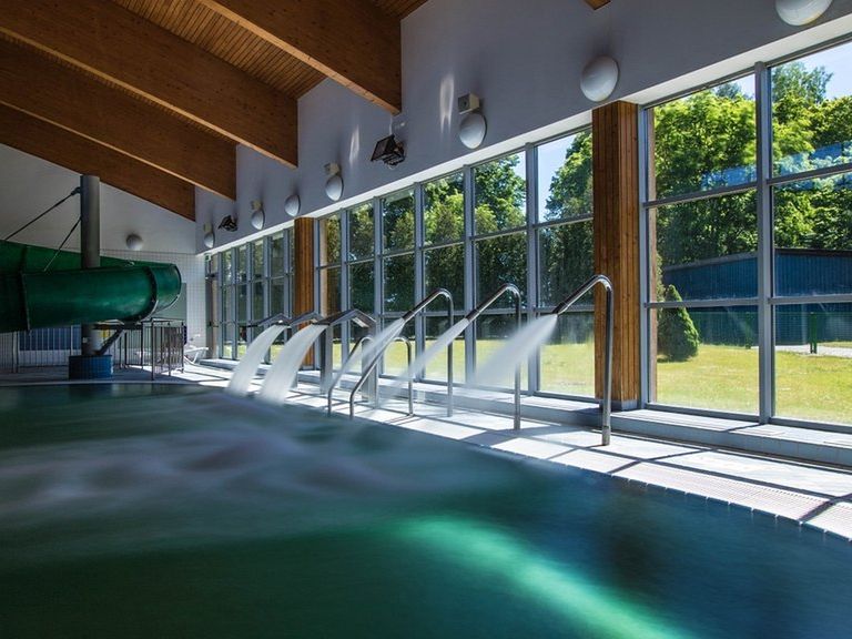 budynek główny, teren hotelu, basen, sport i rekreacja, rozrywka