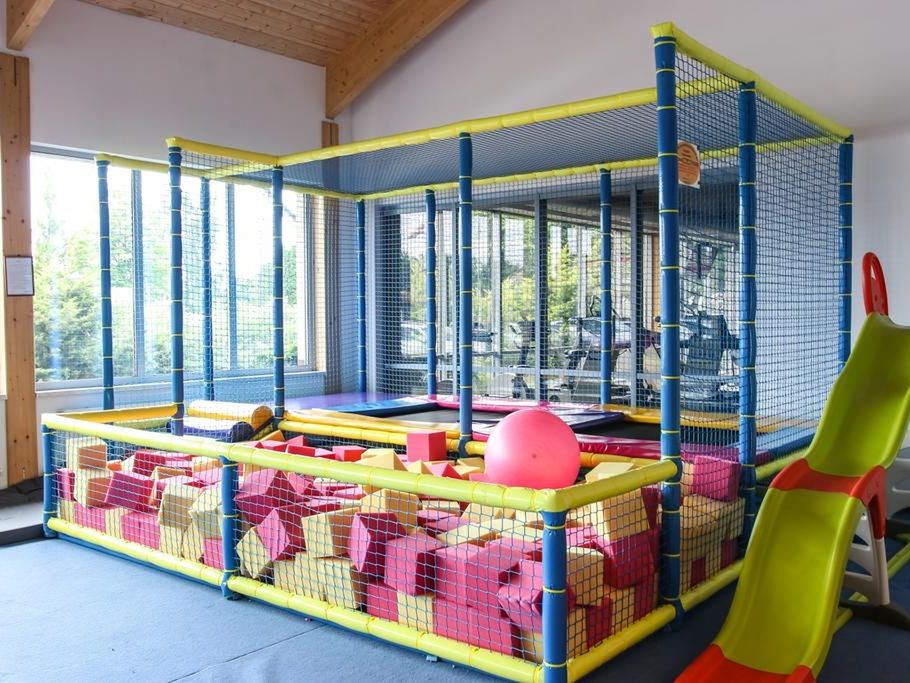 budynek główny, teren hotelu, dla dzieci, plac zabaw, kids club