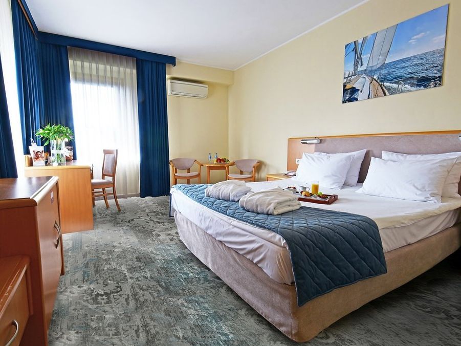 budynek główny, teren hotelu, pokój