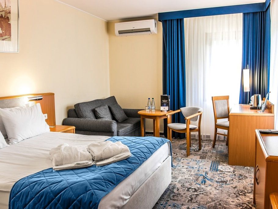budynek główny, teren hotelu, pokój