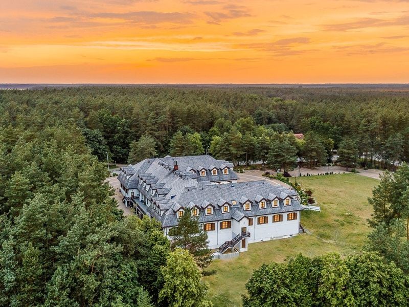 obiekt, budynek główny, teren hotelu