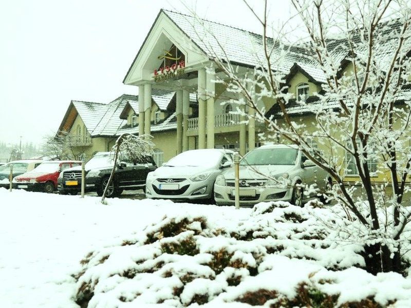 obiekt, budynek główny, teren hotelu