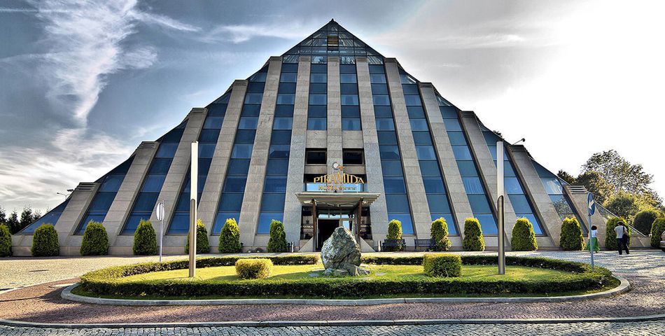 obiekt, budynek główny