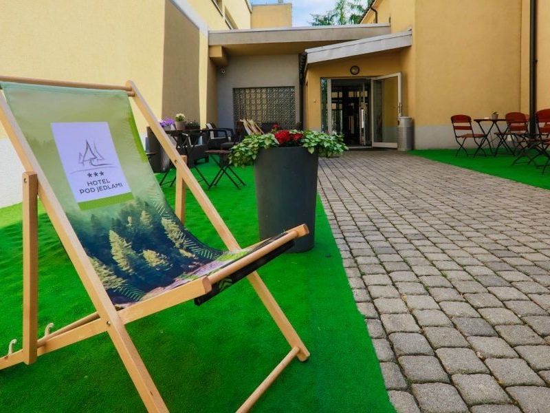 budynek główny, teren hotelu