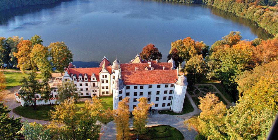budynek główny, teren hotelu