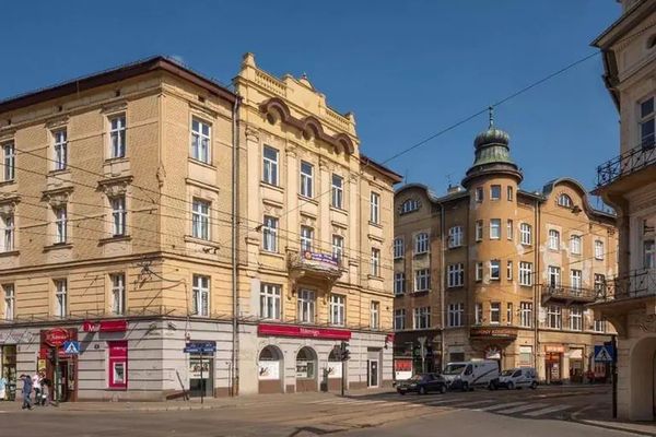 Queen Apartments