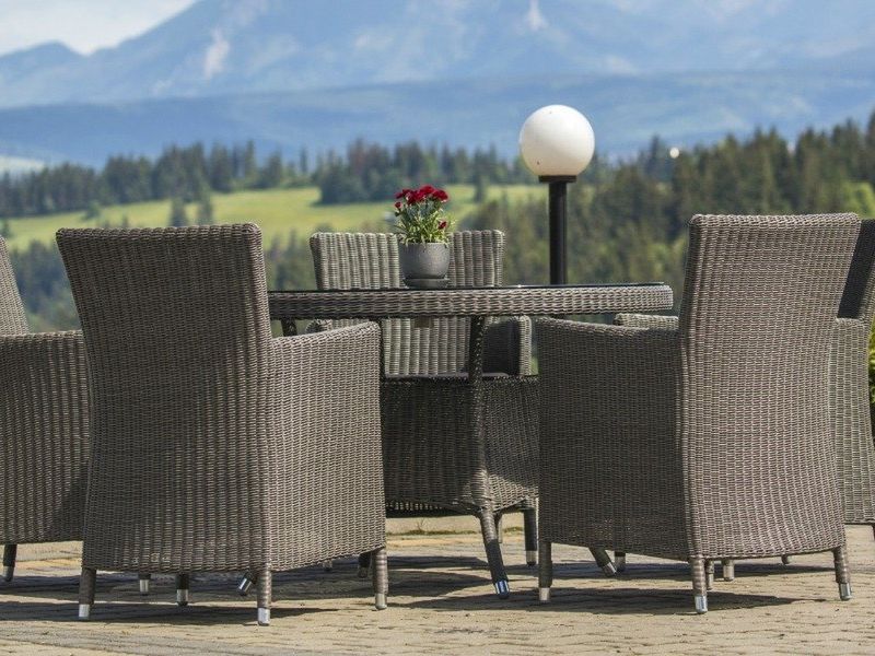 budynek główny, teren hotelu, restauracja