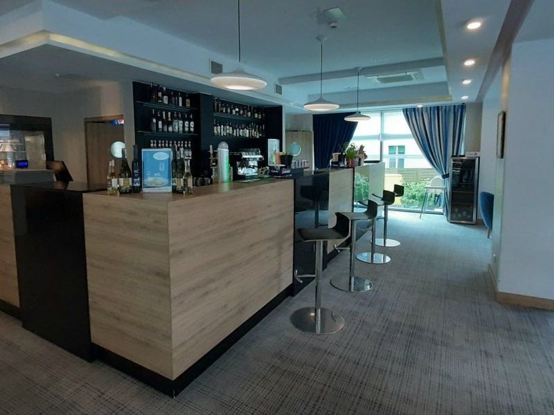 lobby bar, drink bar