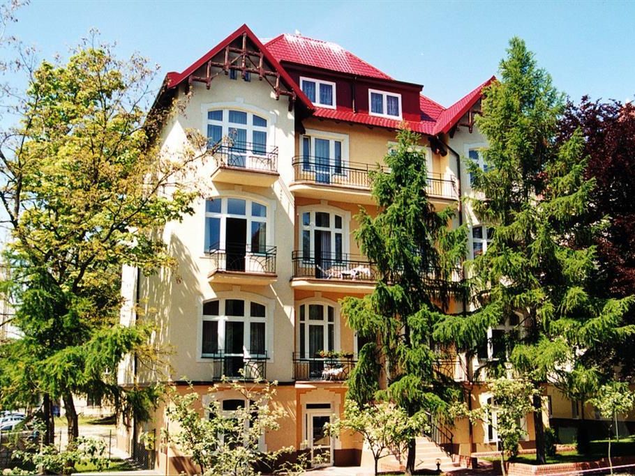 budynek główny, teren hotelu