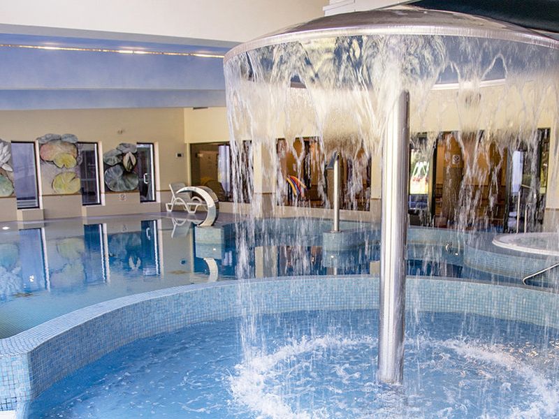 budynek główny, teren hotelu, basen, aquapark, dla dzieci
