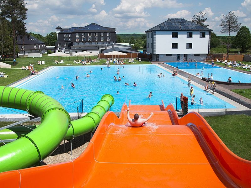 teren hotelu, basen, aquapark, zjeżdżalnia, brodzik, dla dzieci, plac zabaw