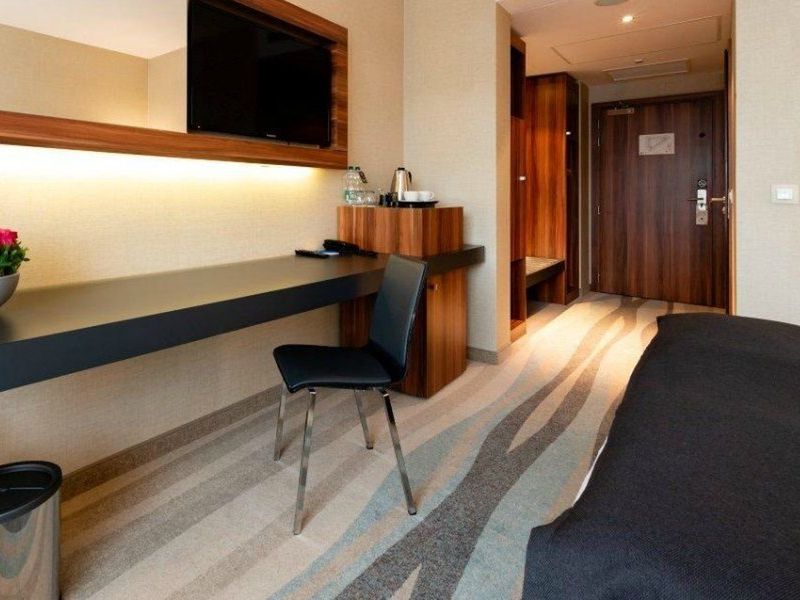 budynek główny, teren hotelu, pokój, suite
