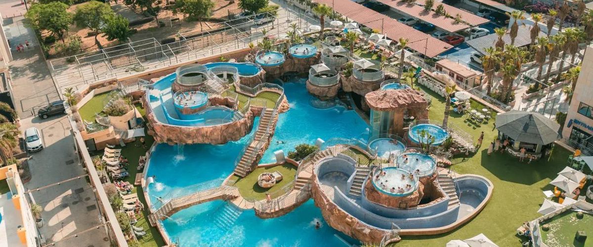 obiekt, teren hotelu, basen