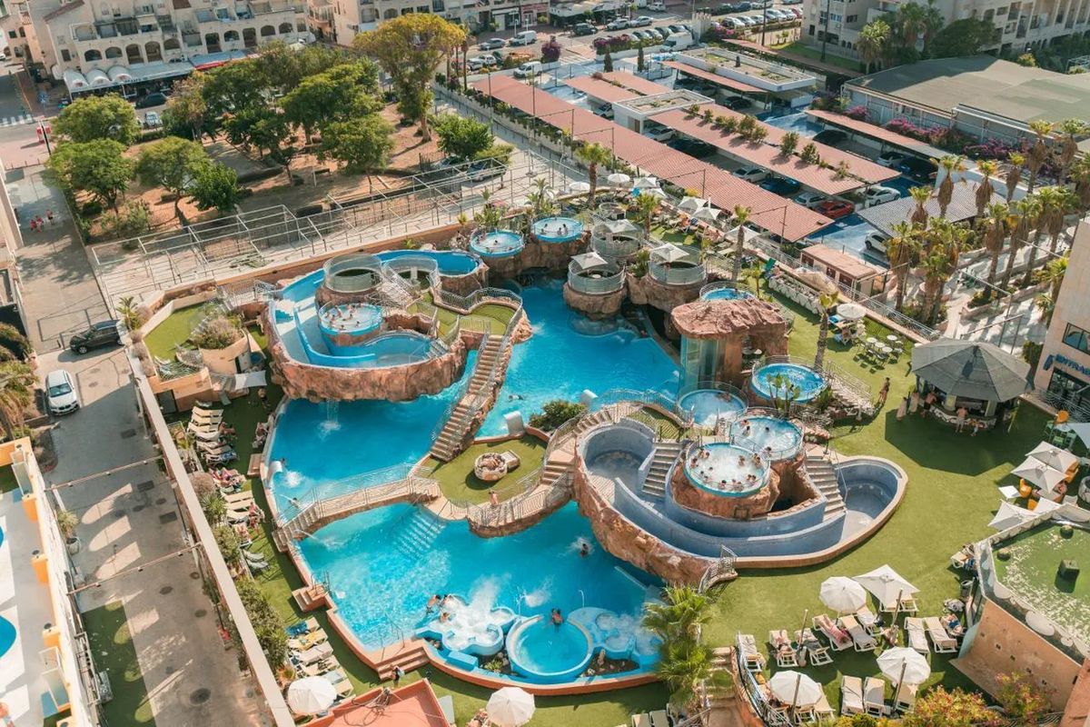 obiekt, teren hotelu, basen